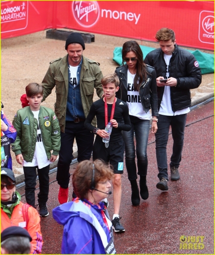 Click to view full size image
==============
beckham-family-romeo-london-marathon-33.jpg beckham-family-romeo-london-marathon-33.jpg