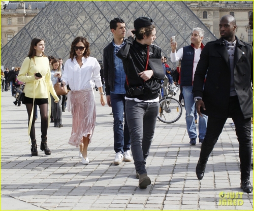 Click to view full size image
==============
SGFB_Paris00018.jpg SGFB_Paris00018.jpg