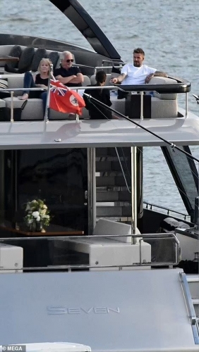 Click to view full size image
==============
SGFB_Miami00007.jpg SGFB_Miami00007.jpg