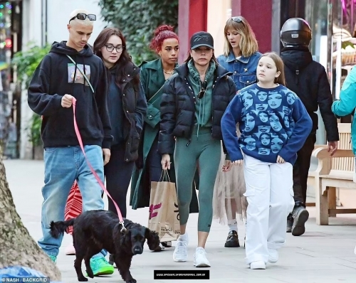 Click to view full size image
==============
SGFB_Londres00008.jpg SGFB_Londres00008.jpg