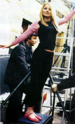 Click to view full size image
==============
lookatme02.jpg lookatme02.jpg