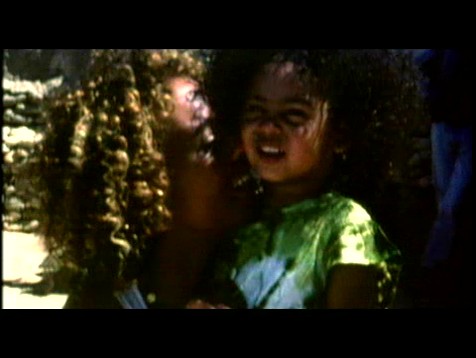 lullaby_clipe_(47).jpg lullaby_clipe_(47).jpg