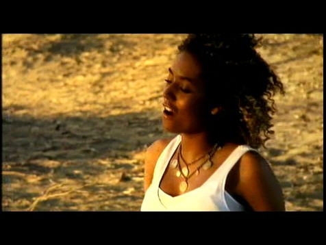 lullaby_clipe_(69).jpg lullaby_clipe_(69).jpg