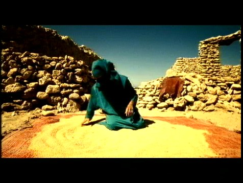 lullaby_clipe_(88).jpg lullaby_clipe_(88).jpg