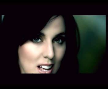 Here_It_Comes_Again_clipe_0005.jpg Here_It_Comes_Again_clipe_0005.jpg