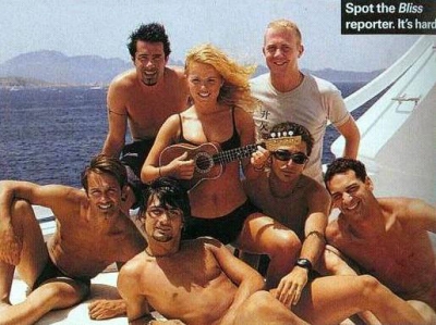 Click to view full size image
==============
mi_chico_latino_making_of_(5).jpg mi_chico_latino_making_of_(5).jpg