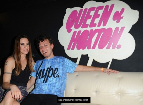 Click to view full size image
==============
SGFB_Queen00005.jpg SGFB_Queen00005.jpg