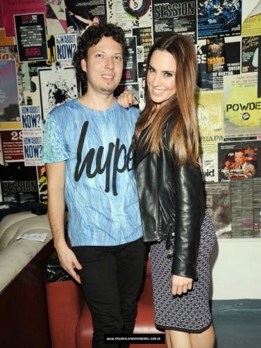 Click to view full size image
==============
SGFB_Queen00014.jpg SGFB_Queen00014.jpg