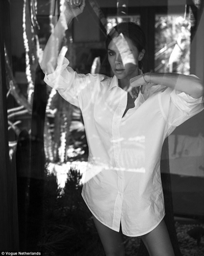 Click to view full size image
==============
SGFB_Vogue00003.jpg SGFB_Vogue00003.jpg