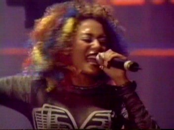 Istanbul_05_Saturday_Night_Divas_(74).jpg Istanbul_05_Saturday_Night_Divas_(74).jpg