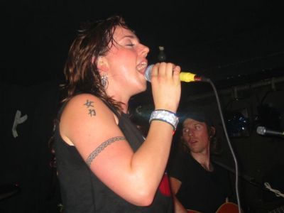 Click to view full size image
==============
barfly_glasgow_049.jpg barfly_glasgow_049.jpg