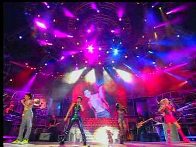 Wembley_03_Who_Do_You_Think_You_Are_(206).jpg Wembley_03_Who_Do_You_Think_You_Are_(206).jpg